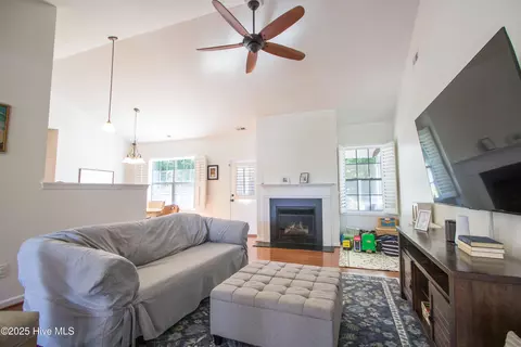 102 E Stockton Pl, Hampstead, NC 28443 photo 5