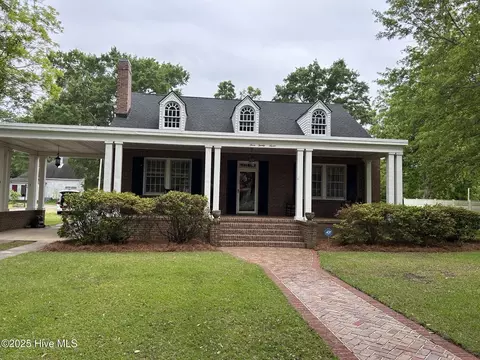 327 E Church St, Laurinburg, NC 28352
