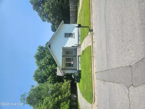 514 Margaret St, Clinton, NC 28328