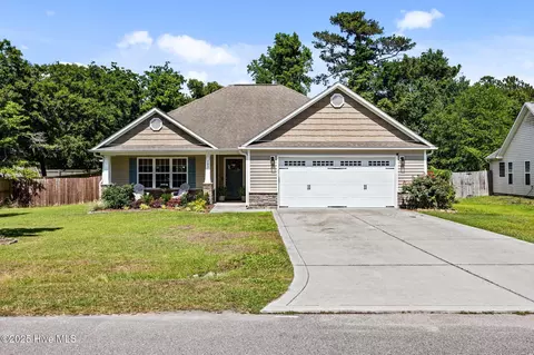 103 Hawksbill Dr, Sneads Ferry, NC 28460