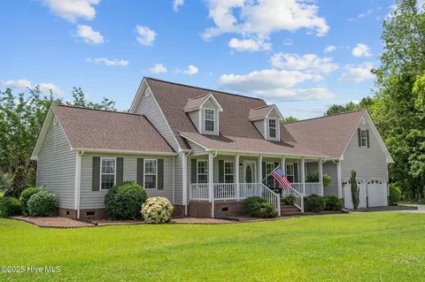 715 Willbrook Cir, Sneads Ferry, NC 28460