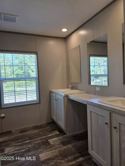 105 Brady Ln, Maple Hill, NC 28454 photo 9