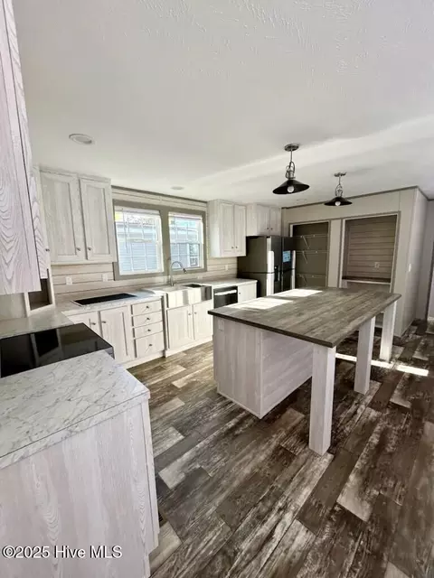105 Brady Ln, Maple Hill, NC 28454 photo 5