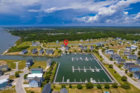 447 Kensington Pl, Newport, NC 28570