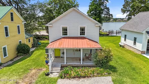 Exterior - 105 N Main St, Bath, NC 27808 photo 5 of 7