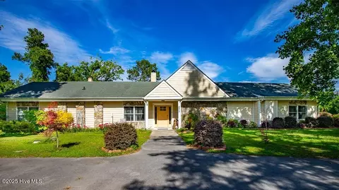 4512 Rivershore Dr, New Bern, NC 28560