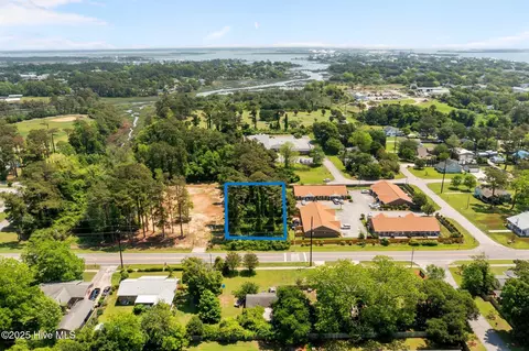 306 Barbour Rd, Morehead City, NC 28557