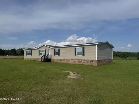 345 Emily Dr, Chadbourn, NC 28431