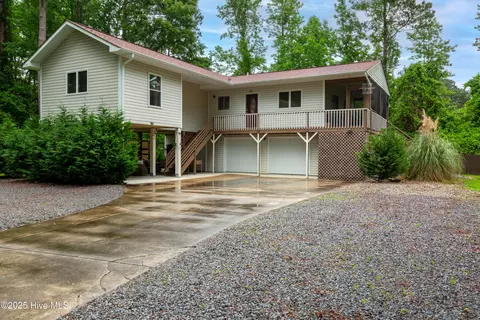 39 Beards Creek Dr, Arapahoe, NC 28510