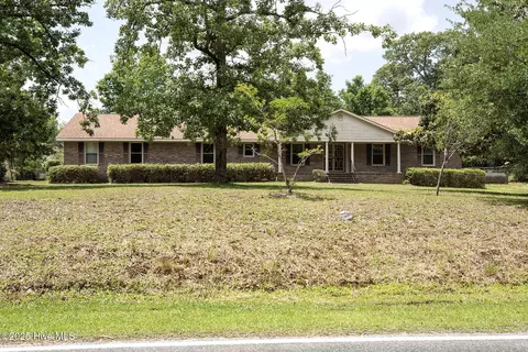 330 Hughes Rd, Hampstead, NC 28443