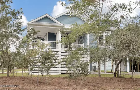 201 W Yacht Dr, Oak Island, NC 28465