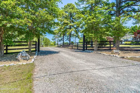 430 Huntland Rd, Vass, NC 28394