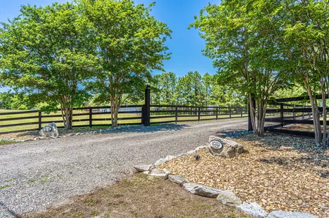 440 Huntland Rd, Vass, NC 28394