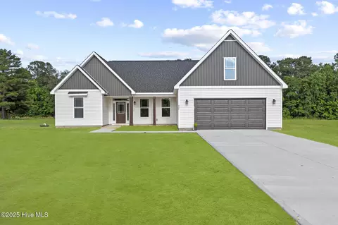 421 Fore Pl, Jacksonville, NC 28540