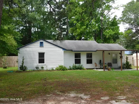 1115 S Pine St, Laurinburg, NC 28352