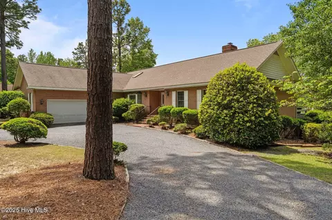 11 Chestnut Ln, Pinehurst, NC 28374