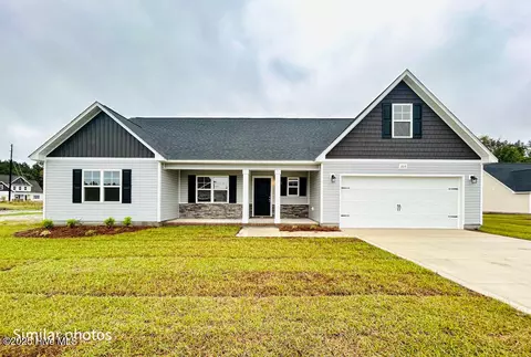 305 Cotton Hill Pl, Hubert, NC 28539
