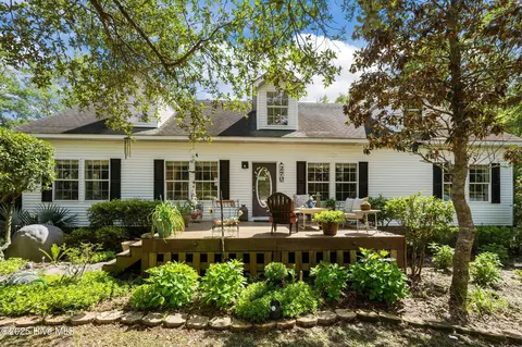 270 N Jenkins St Ext, Holly Ridge, NC 28445