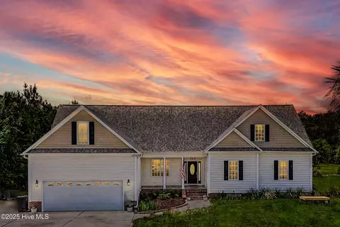 358 Folkstone Rd, Holly Ridge, NC 28445