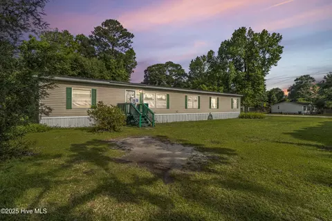 3715 Old Maco Rd NE, Leland, NC 28451