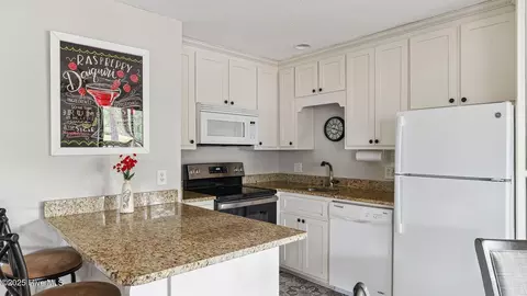 227 Foxkroft Dr #9, Foxfire Village, NC 27281 photo 10