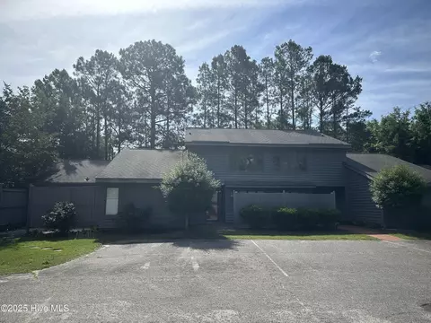 402 Sherbrooke Cir, Laurinburg, NC 28352