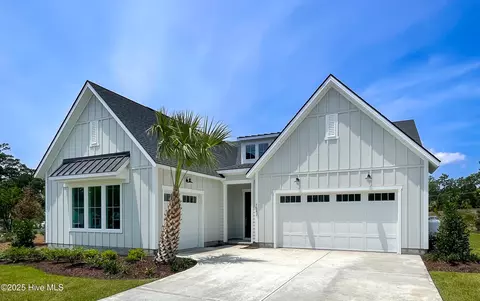1547 St Lucia Dr SW, Shallotte, NC 28470