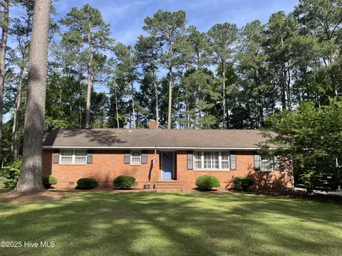 409 Forest Rd, Laurinburg, NC 28352
