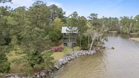 388 Matthews Rd, Bayboro, NC 28515