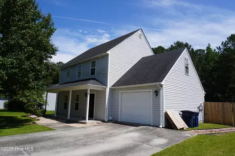 404 Commons Dr S, Jacksonville, NC 28546