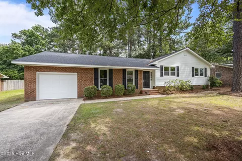 102 Pineridge Dr, Greenville, NC 27858