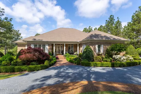 4 Interlachon Ln, Pinehurst, NC 28374