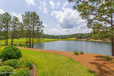 View/Area - 4 Interlachon Ln, Pinehurst, NC 28374 photo 2 of 7