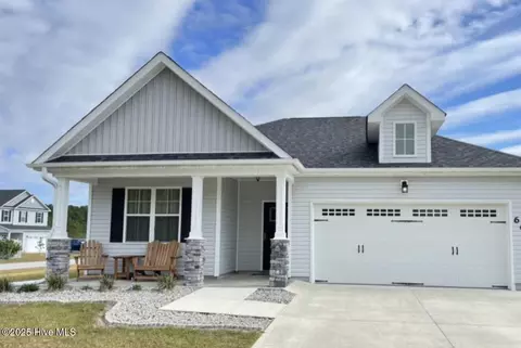 604 Winfall Dr, Holly Ridge, NC 28445