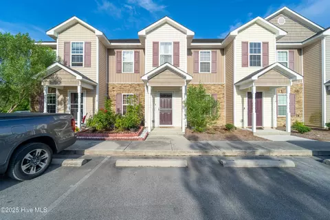 116 W Murrow Ln, Jacksonville, NC 28546