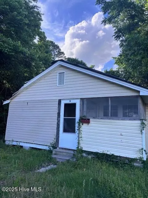 110 W Princess St, Chadbourn, NC 28431