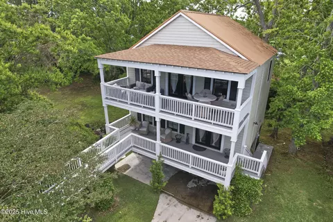 297 Broad St, Oriental, NC 28571