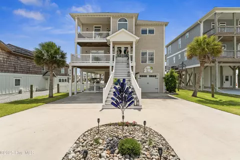 9089 W 9th St, Surf City, NC 28445