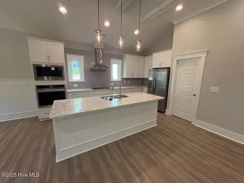 Kitchen - 27 Perch Pl, Hampstead, NC 28443 photo 1 of 3