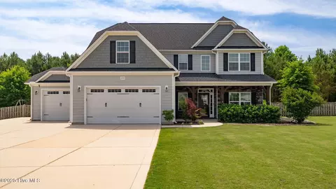 279 Brightleaf Dr, Whispering Pines, NC 28327