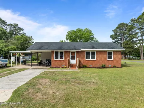 108 Pine Ln, Washington, NC 27889