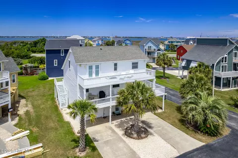 104 Island Quay Ct, Atlantic Beach, NC 28512