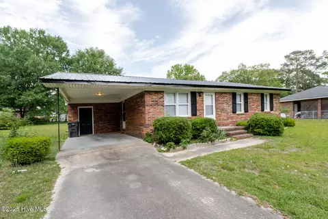 608 Richardson St, Elizabethtown, NC 28337
