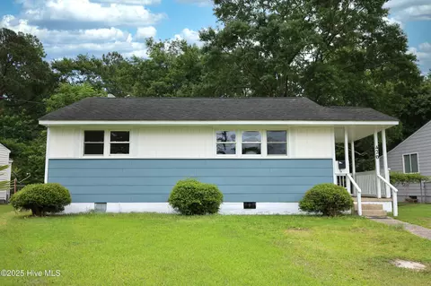 420 New River Dr, Jacksonville, NC 28540