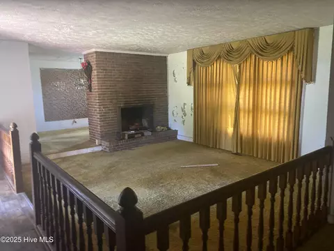 Living - 691 Wade Daughtry Rd, Faison, NC 28341 photo 2 of 3