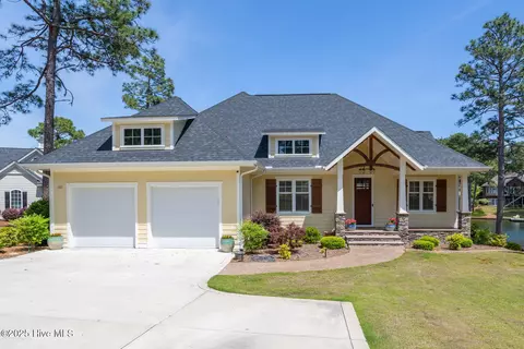 102 Featherston Pt, West End, NC 27376