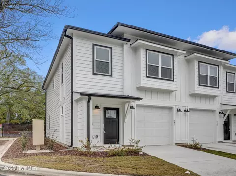 241 Townhome Ln #241, Southern Pines, NC 28387