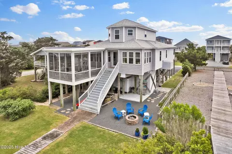 2304 W Pelican Dr, Oak Island, NC 28465