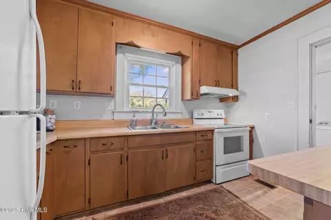 Kitchen - 410 Craven St, Bath, NC 27808 photo 1 of 3
