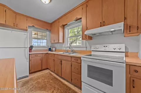 Kitchen - 410 Craven St, Bath, NC 27808 photo 3 of 3